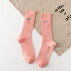 Chaussettes Fruits Brodés Style Tumblr - Grunge Clothing -Style Urbain Soldes chaussettes peche